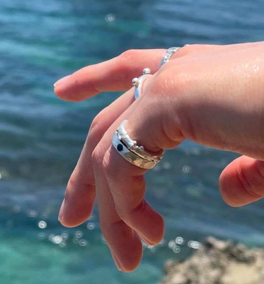 Anillo pinky zafiro azul